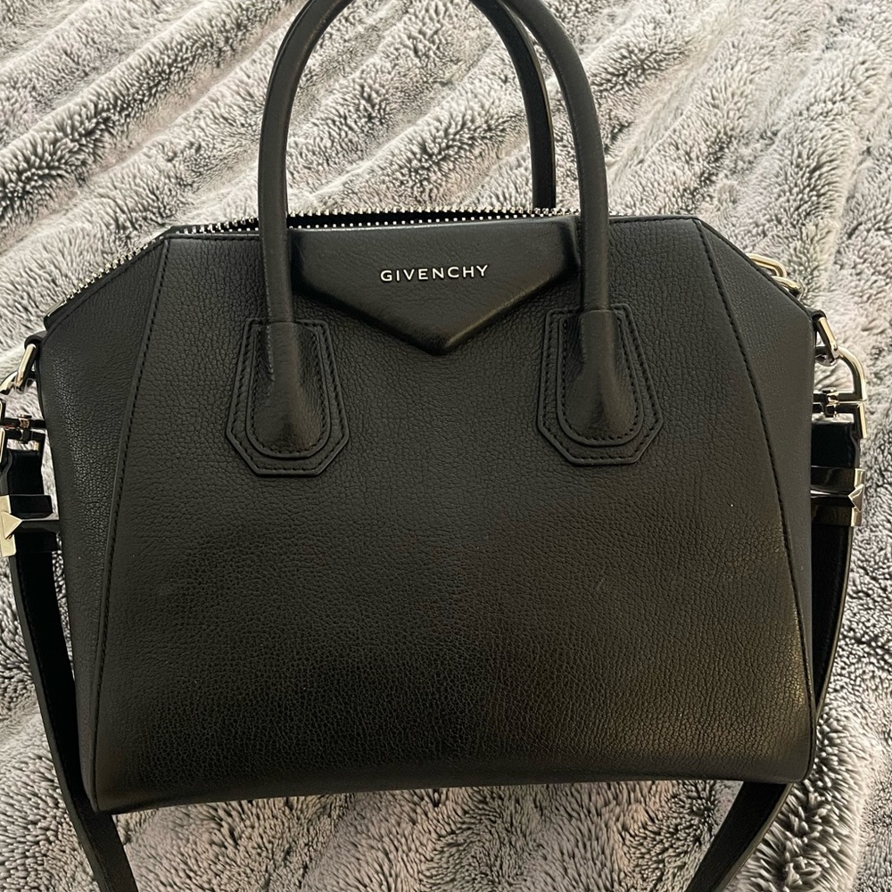 Givenchy Medium Antigona bag